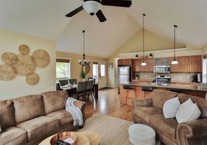Lakeside Den Pet + Family Friendly with Golf Cart