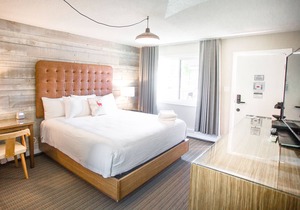 Lamphouse Hotel I King Room with View