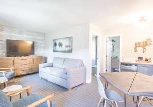 Lamphouse I Queen Suite