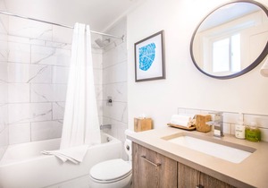 Lamphouse I Queen Suite