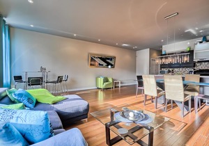 Large apartment with Roof terrace and Private parking at low cost