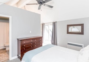 Large Condo with Pool and Mountain Views