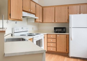 Large Downtown Townhouse on 2 Levels - Sleeps 6 ⭐ - 1 month or more stays