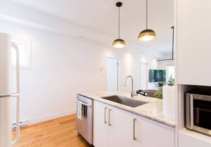 Large modern 2 bedroom condo in Little Italy plus garage