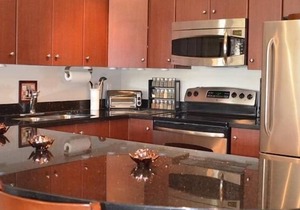 Large Premier Condo, 3 Bedroom on Kelowna Golf Course, sleeps 6, Pool & Hot Tub