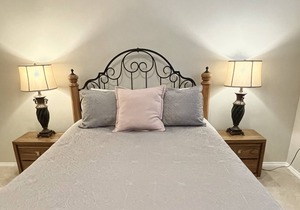 Large Premier Condo, 3 Bedroom on Kelowna Golf Course, sleeps 6, Pool & Hot Tub