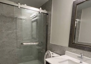 Lavish BR Full Suite, TV, Free Parking/Wifi
