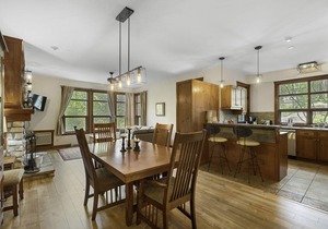 Les Eaux - 2bdrs w/Pool & Hot Tub near Village
