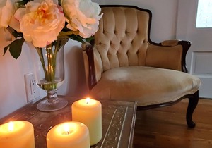 Located within walking distance from the Famous Niagara Falls and the atractions