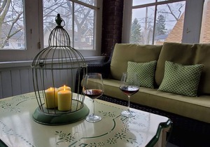 Located within walking distance from the Famous Niagara Falls and the atractions