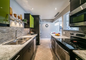 Luxurious 1BDR+Den In-suite laundry