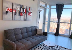 Luxurious 2 bedroom Condo 5 mins from the CN Tower