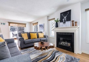 Luxurious Blue Mountain 3BR & 3BTH Walk-in to Village