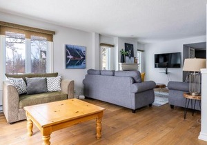 Luxurious Blue Mountain 3BR & 3BTH Walk-in to Village