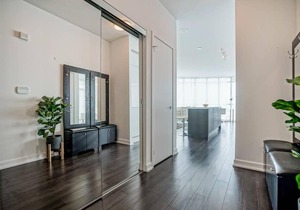 Luxurious Condo DT Amazing Lake Views sleeps 10+4