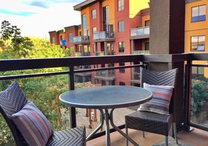 Luxurious Condo overlooking Playa's quiet 3rd floor courtyard