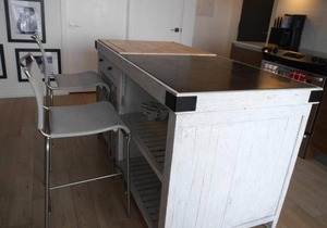 Luxury 2BR Condo in Popular Queen West