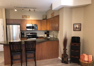 Luxury 3 Bedroom Condo on Okanagan Golf Course - Sleeps 6 with Pool and Hot Tub