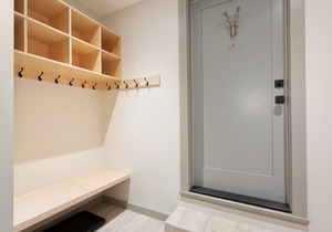 Luxury 5BR near Village & Lifts, w Hot Tub, Garage