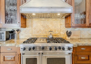 Luxury Home, Central Location, Amazing Views, Game/Theater Rooms, Hot tub!