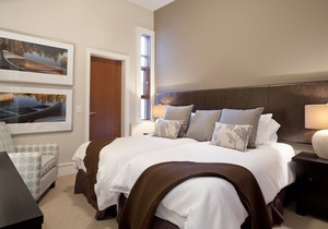 Luxury Townhome Near Village w/Hot Tub, Garage, AC