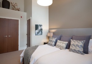 Luxury Townhome Near Village w/Hot Tub, Garage, AC