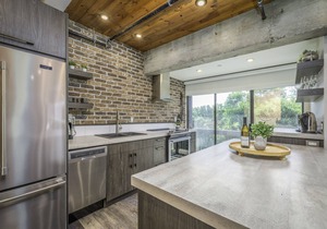 Luxury Waterfront 2 Bedroom Downtown Kelowna Condo with huge balcony