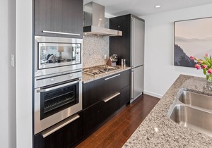 Magnificent King Suite w/Harbour Views & Pool