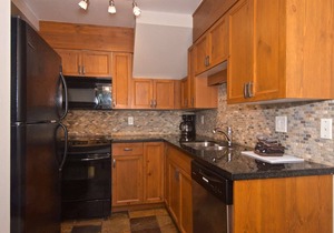 Major rate reduction due to ongoing common area construction - New Central AC, and renovated unit