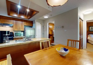 Marquise 206 Cozy Quiet 1 bedroom/1.5 bath Suite, Pool, Forest View, Ski in/Ski out