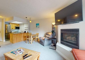 Marquise 316 1 bed/1 bath Suite, Pool, Ski in/Ski out on Blackcomb Mountain