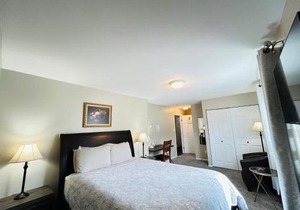 Midnight Sun Inn