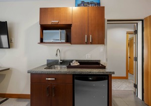 Modern 3 bedroom apartment in village centre