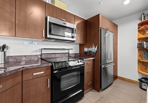 Modern 3 bedroom loft apartment in village centre