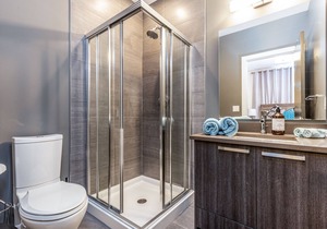 Modern 4 BDR Property, Trendy Kensington, close to Downtown, parks, pubs, shops