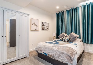 Modern 4 BDR Property, Trendy Kensington, close to Downtown, parks, pubs, shops