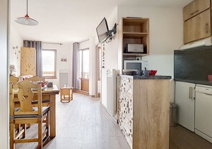 Modern and bright apartment near slopes with balcony
