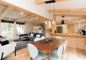 Modern Chalet + Nature + Family & Pet Friendly + Workspace + WiFi