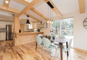 Modern Chalet + Nature + Family & Pet Friendly + Workspace + WiFi