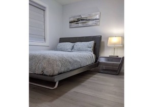 Modern & Comfy 1 bedroom suite w/ priv entrance