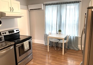 Modern downtown apartment near restaurants/bars