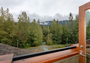 Modern Mountain 4BR Near Village w/ Hot Tub+Garage