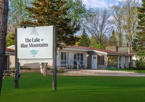 Mountain View Boutique Suite with contactless entry - The Lake at Blue Mountains