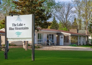 Mountain View Boutique Suite with contactless entry - The Lake at Blue Mountains