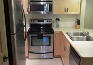 Mountain views, top floor, large deck, comfortable beds