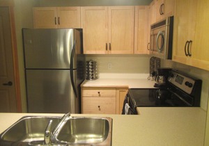 Mountain views, top floor, large deck, comfortable beds