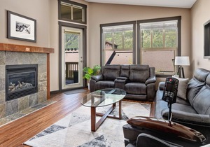 MVP Rentals. Top Floor Penthouse! Prime Location!