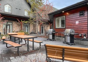 Mystic Pool & Hot tub Hosted by Little Sister Getaways