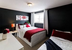 New & Modern 2 Bedroom Suite b/w Downtown & WEM