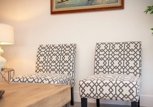 NEW New Luxurious Modern 2BR Condo Sleeps 5 Coffee, AC, WIFI